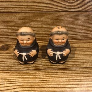Goebel Friar Shakers about 2.5”